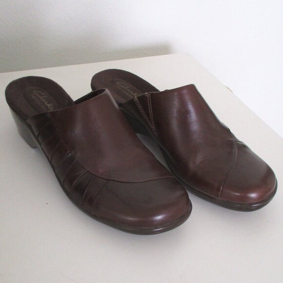 Clarks bendables Womens Brown Leather Mules w/ 2" Block Heels - Size 9.5M - Picture 1 of 9